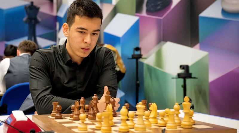 Nodirbek Abdusattorov, o prodígio do Uzbequistão que conquista o mundo do xadrez com precisão e controle.